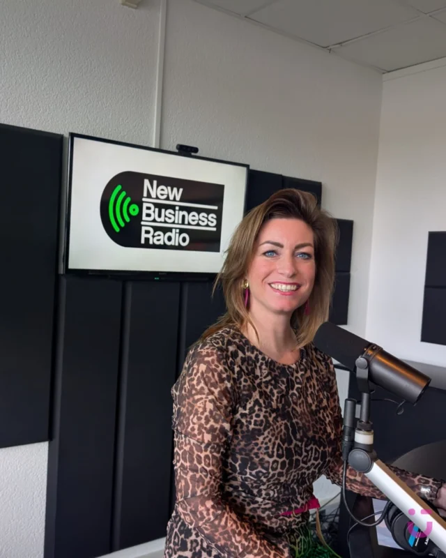 Wat een week! Ik ben een blij ei 😁🥚 ⁣
⁣
Een mooie eerste uitzending van Insured & Inspired. De reacties zijn heel leuk en daar word ik echt blij van!⁣
⁣
Nog leuker is dat er een aantal serieuze aanmeldingen zijn om eens aan te schuiven in het programma, tof toch?⁣
⁣
Deze week ook weer een paar nieuwe relaties mogen verwelkomen bij Juffrouw Polis. Het blijft toch een feestje als mensen voor jou kiezen en je het vertrouwen geven. Ik neem dat zeker niet voor lief!⁣
⁣
Nu genieten van een lang weekend, ook dat is weer fijn! Make it a good one! 🐣☀️⁣
⁣
Doeidoei! 🌸⁣
⁣
#blijei⁣ #adviseur #verzekeringen #verzekeringenzijnnietsaai #update #radio #uitzending #insuredandinspired #mooi #tussenpersoon #intermediair #nederland #amsterdam #utrecht #rotterdam #denhaag #denbosch #eindhoven #maastricht #zwolle #groningen #leeuwarden #vrolijkzakendoen #fijnthuis #mkb #zzp #schade
